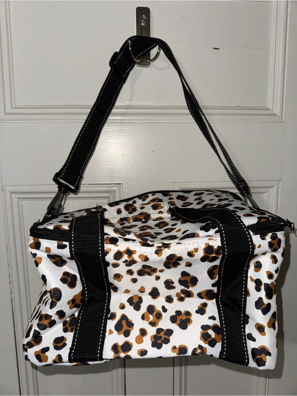 SCOUT Chilly Wonka Leopard Crossbody Soft Cooler Bag